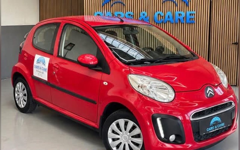 Rød Citroën C1 set skråt forfra, hos Cars & Care i Slagelse