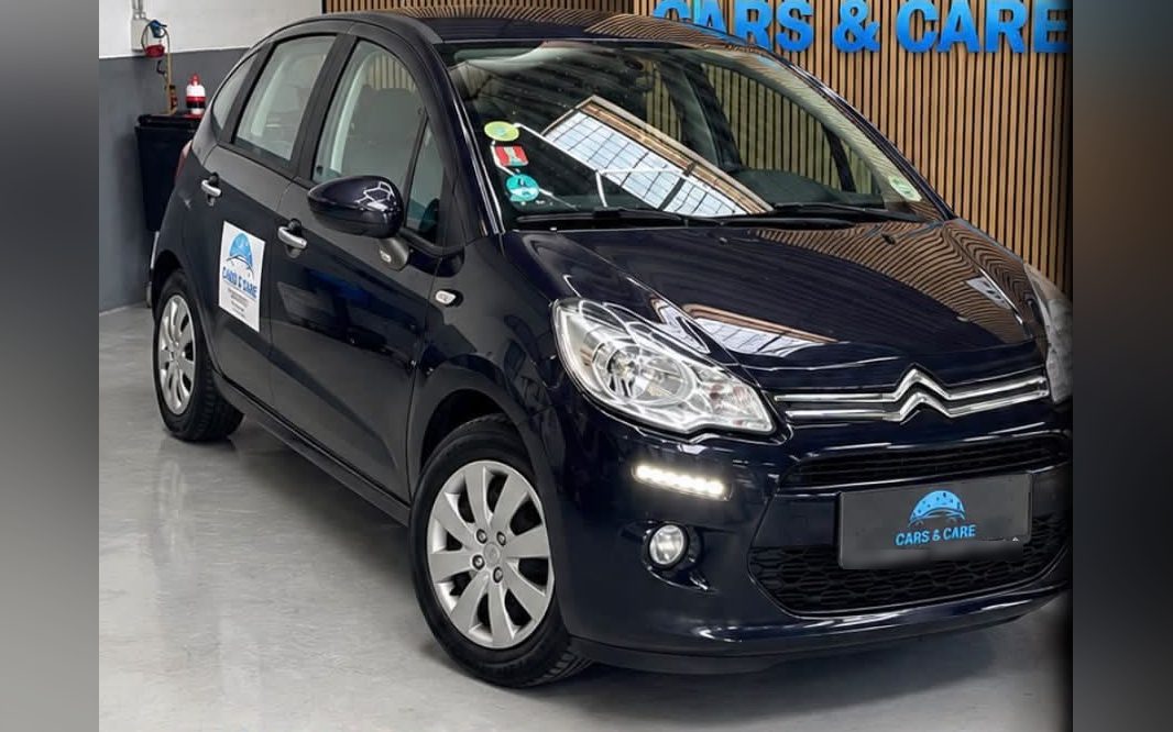 Mørkeblå Citroën C3 set skråt forfra, hos Cars & Care i Slagelse